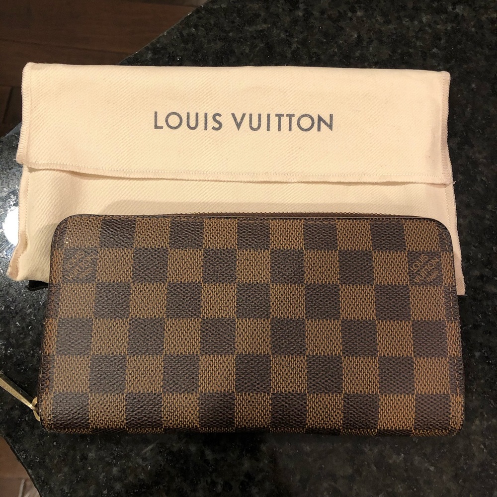 Louis Vuitton Zippy Wallet